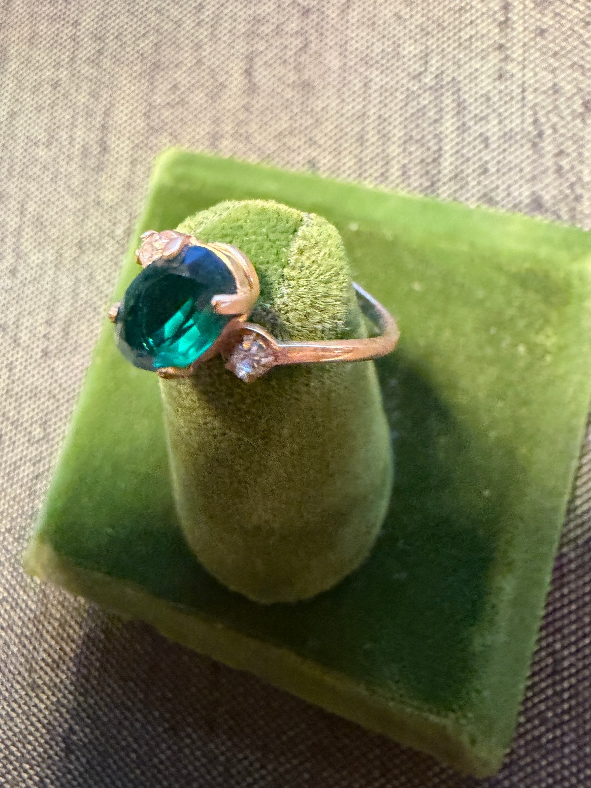 Vintage Sim. Emerald Stamped 10k SOLID Gold Ring Sz 4 May Birth Stone 0.97g