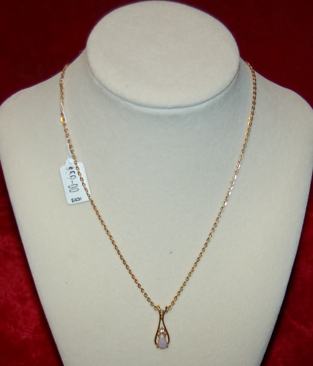 VINTAGE Jewellery Necklace Avon Teardrop Fire Glow Chain