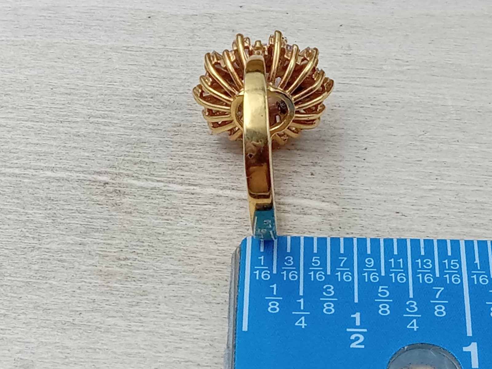 HSN 14 KT Gold Plated Size 7.75 Ring w. Clear Stone Setting in Burst Pattern