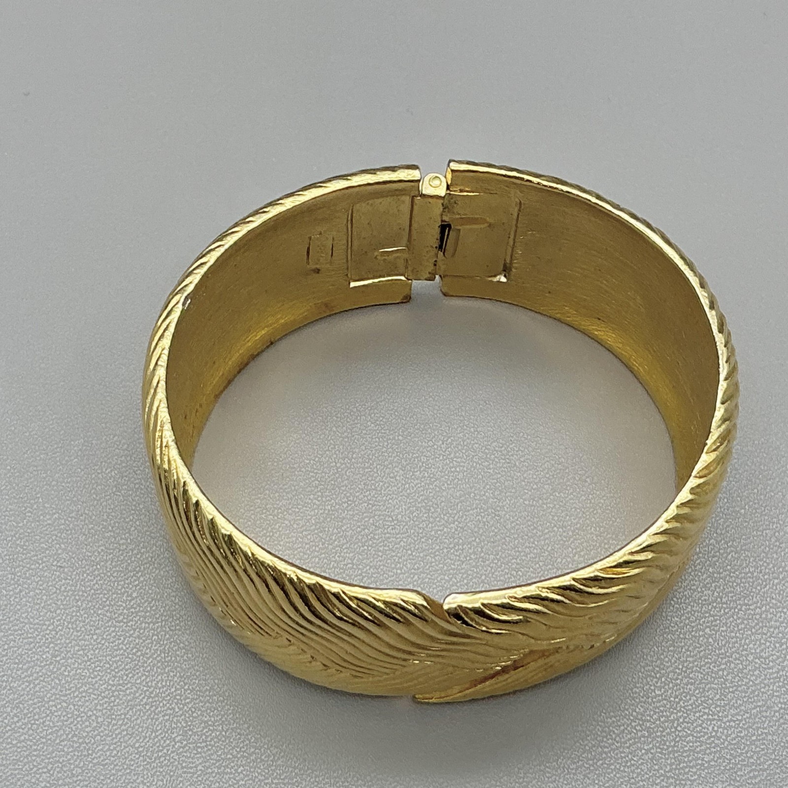 Vintage Crown Trifari Bracelet Gold Tone Textured Wave Wide Hinged Bangle 6 Inch