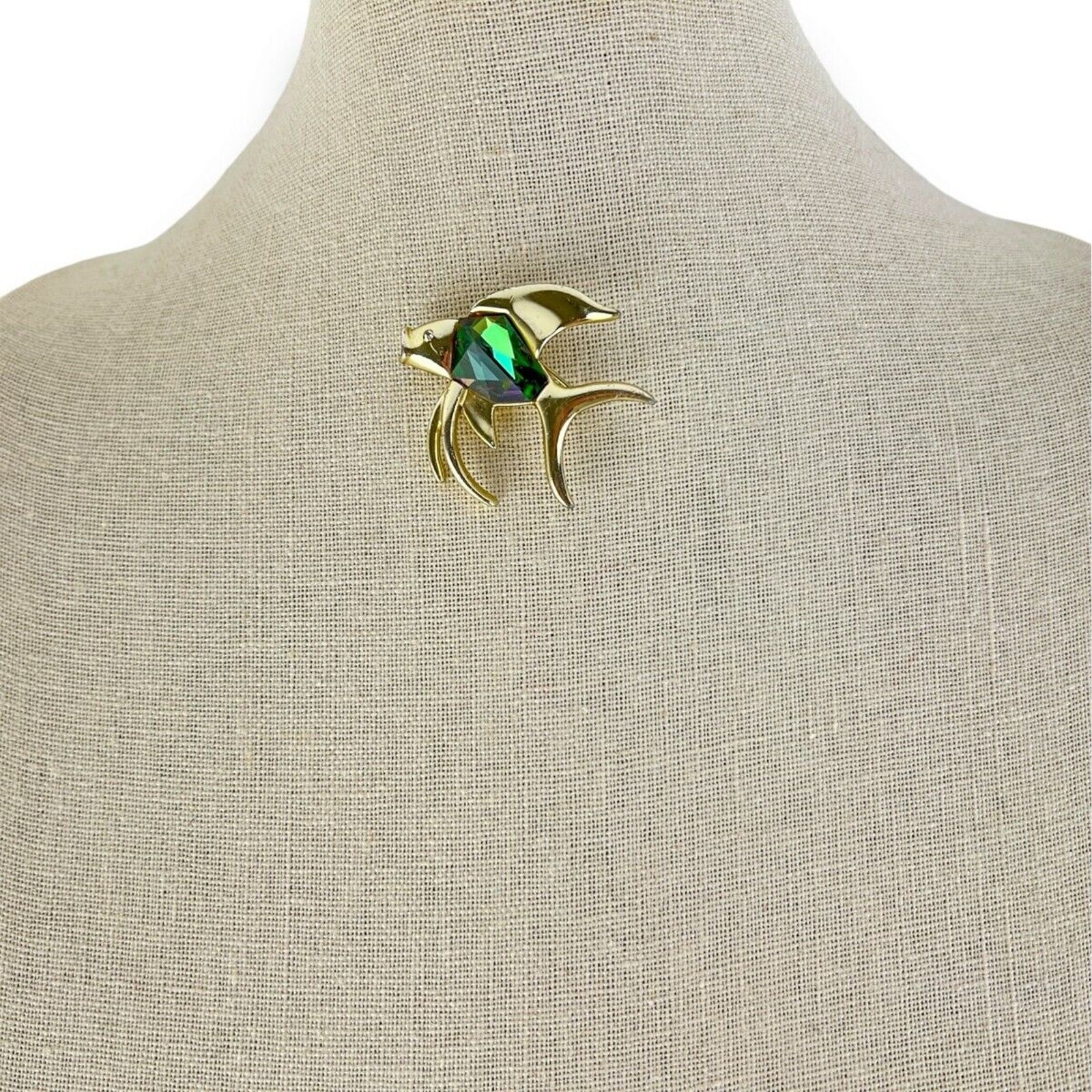 Sarah Coventry Brooch Tropicana Fish Pin Sparkly Faceted Stone Gold Tone Vintage