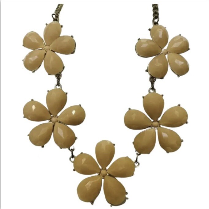Bold Peach Flower Statement Necklace 21″ Faceted Gold Cottagecore Girlcore