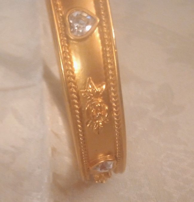 Vintage Elizabeth Taylor Avon Gold Tone Flowers & Crystal Hearts Bangle Bracelet
