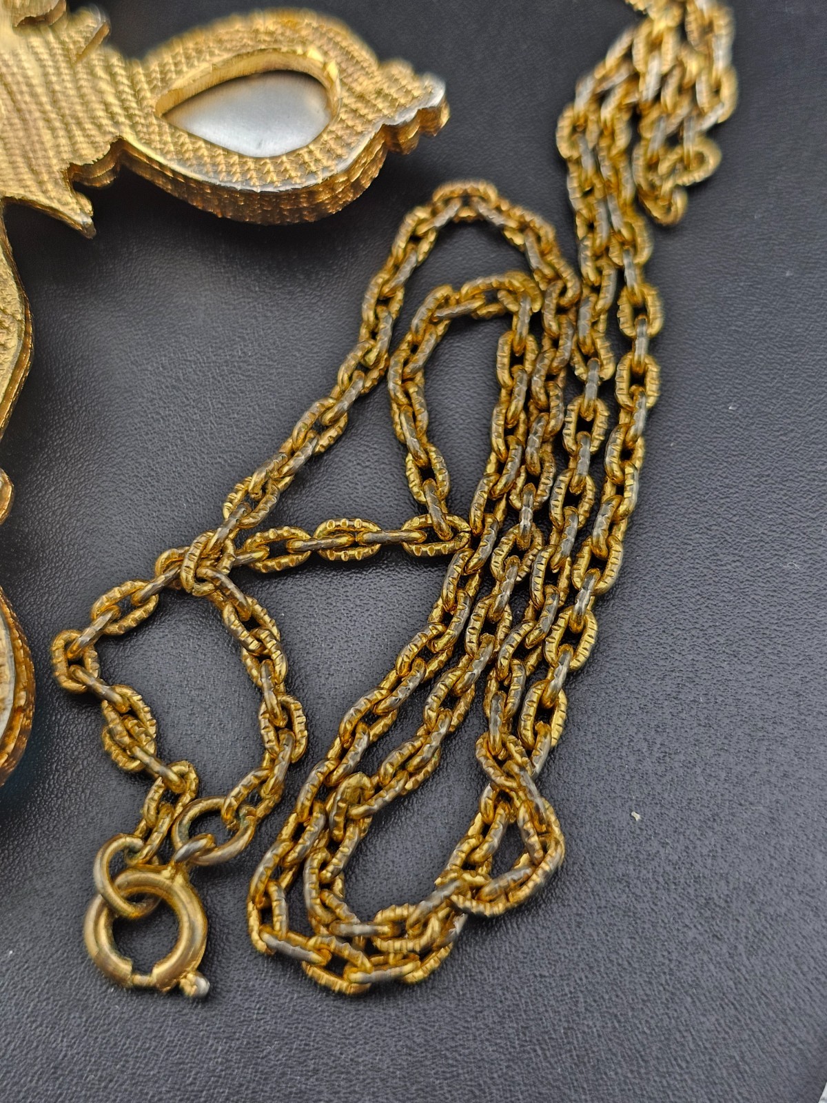 Vintage Signed Jem 1971 Jelly Belly ✝️Cross 3.5″ Pendant 24″ Necklace Gold Tone