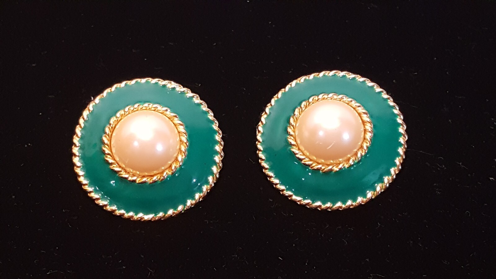Vintage GAY BOYER Green Enamel GoldTone Faux Pearl Round CLIP Earrings
