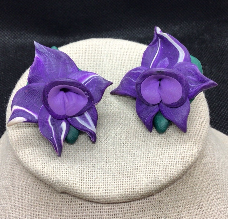 Vintage Costume Large Acrylic Purple White & Green Floral Drop Earrings H264