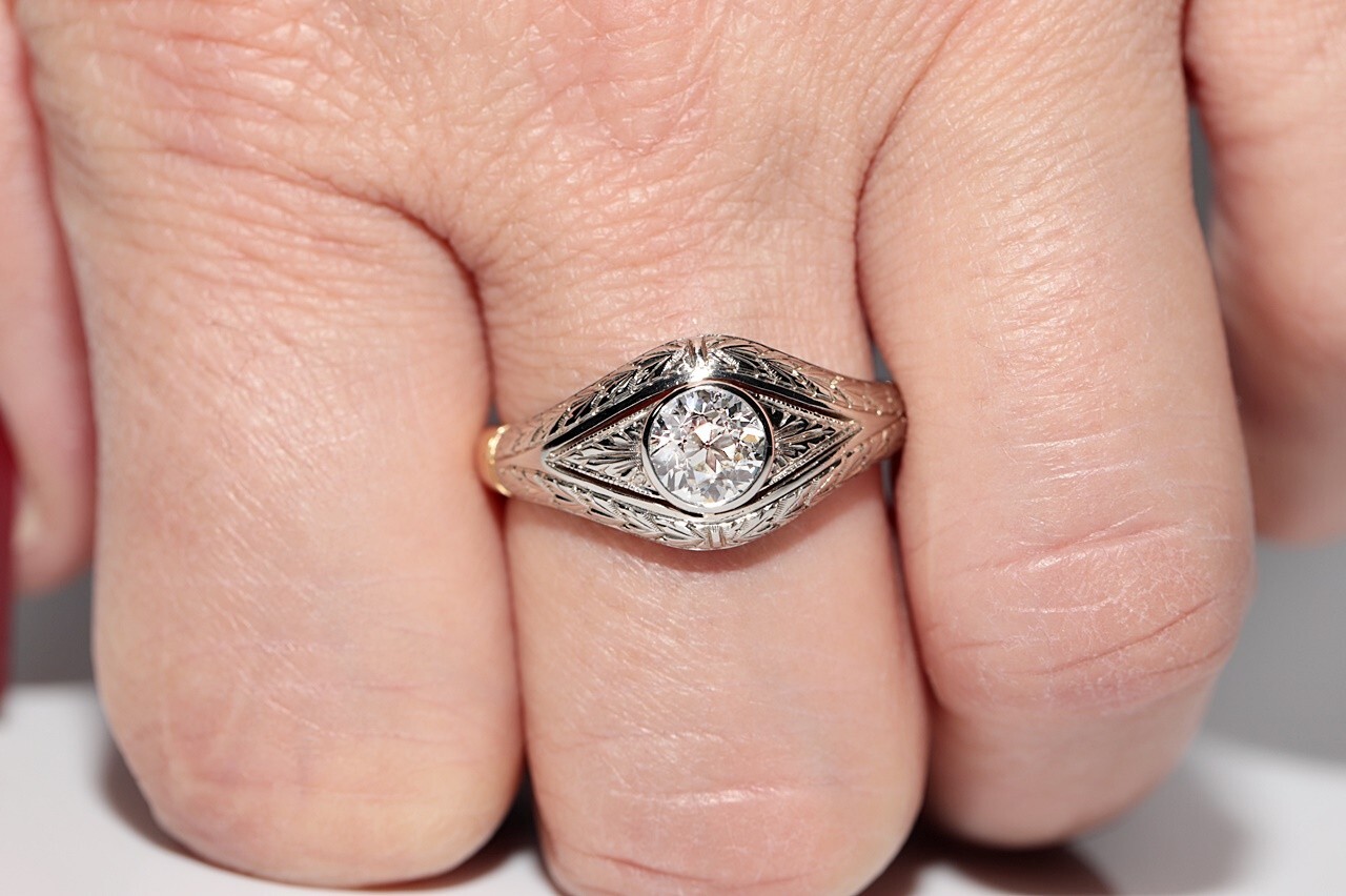 Antique Circa 1920s Art Deco 18k Gold Natural Diamond Decorated Solitaire Ring
