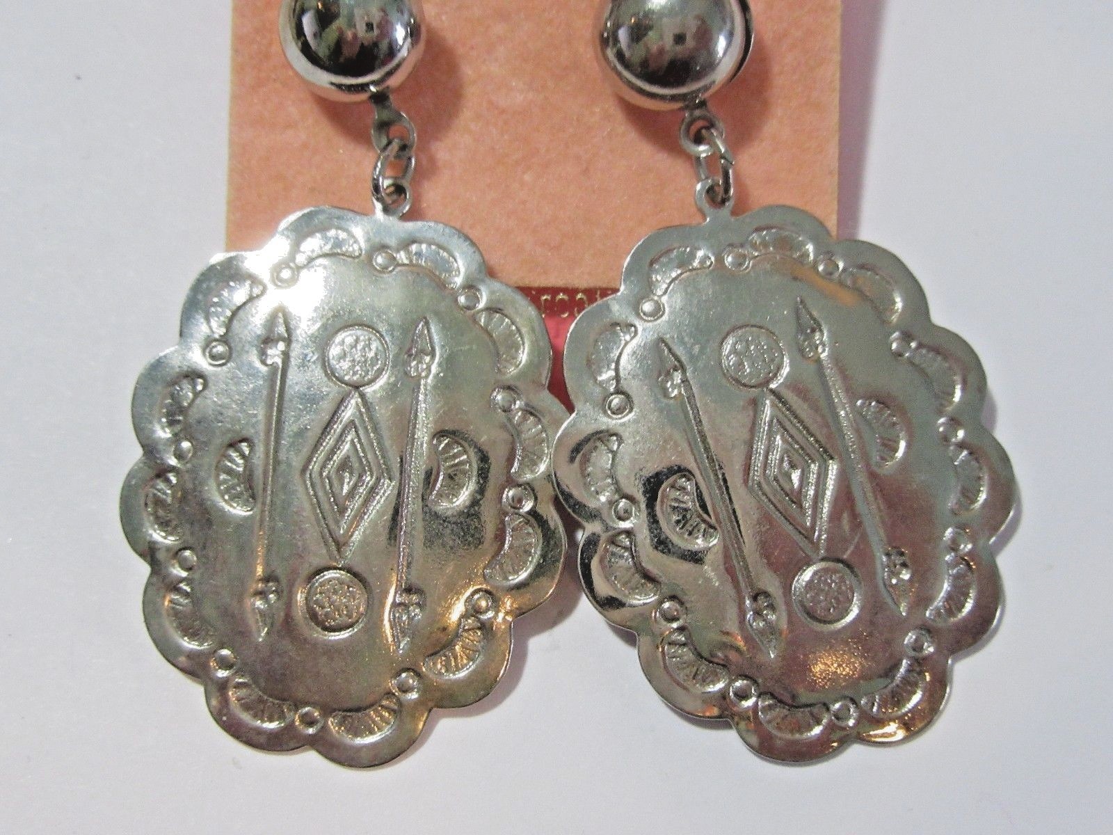SILVER TONE NOS PIERCED EARRINGS ETCHED SOUTH WESTERN STYLE SCALLOPED