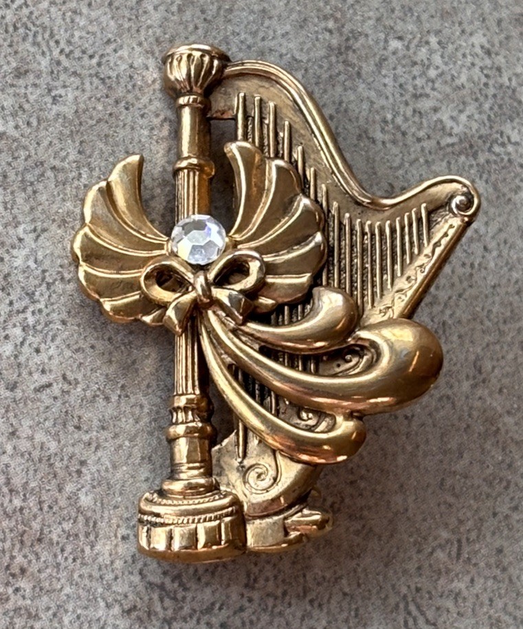 Gold Tone Angel Harp Brooch Pin Jane Davis AOL 1997 with Rhinestone