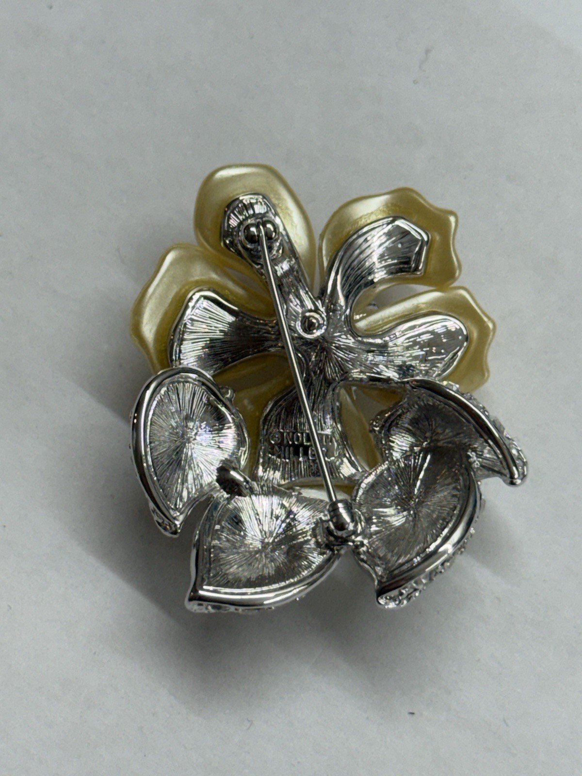VINTAGE NOLAN MILLER SWAROVSKI CRYSTALS FAUX BAROQUE PEARLS JANE WYMAN BROOCH
