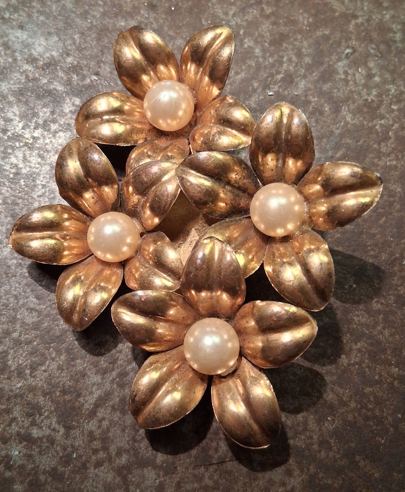Vtg Gold tone 4 Flower Bouquet Faux Pearl Brooch 2.75″ 3D Posy Floral Pin Large