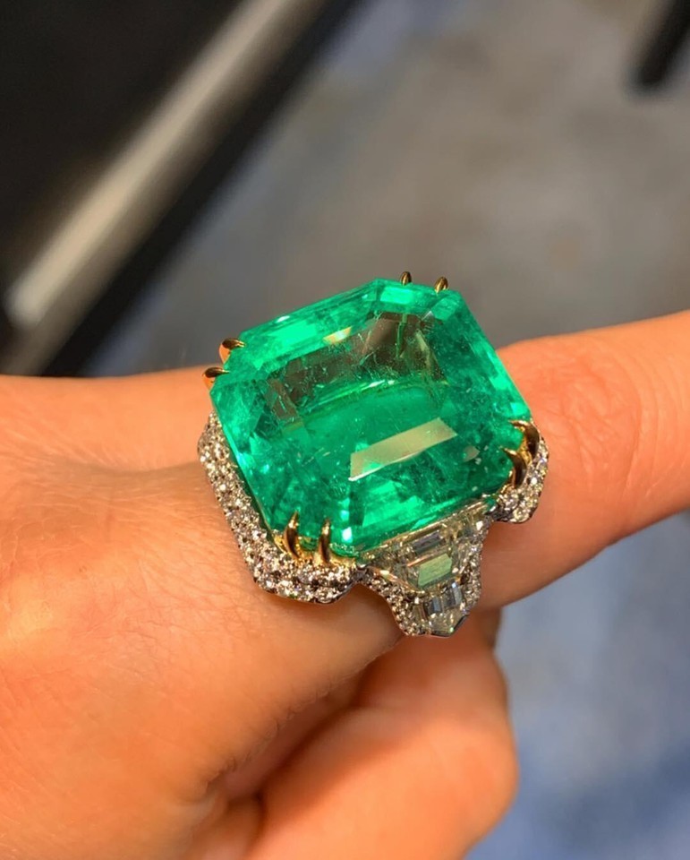 Huge 28Ct Green Emerald CZ-Stone Celebrity Inspired Wedding Ring In 925 Silver