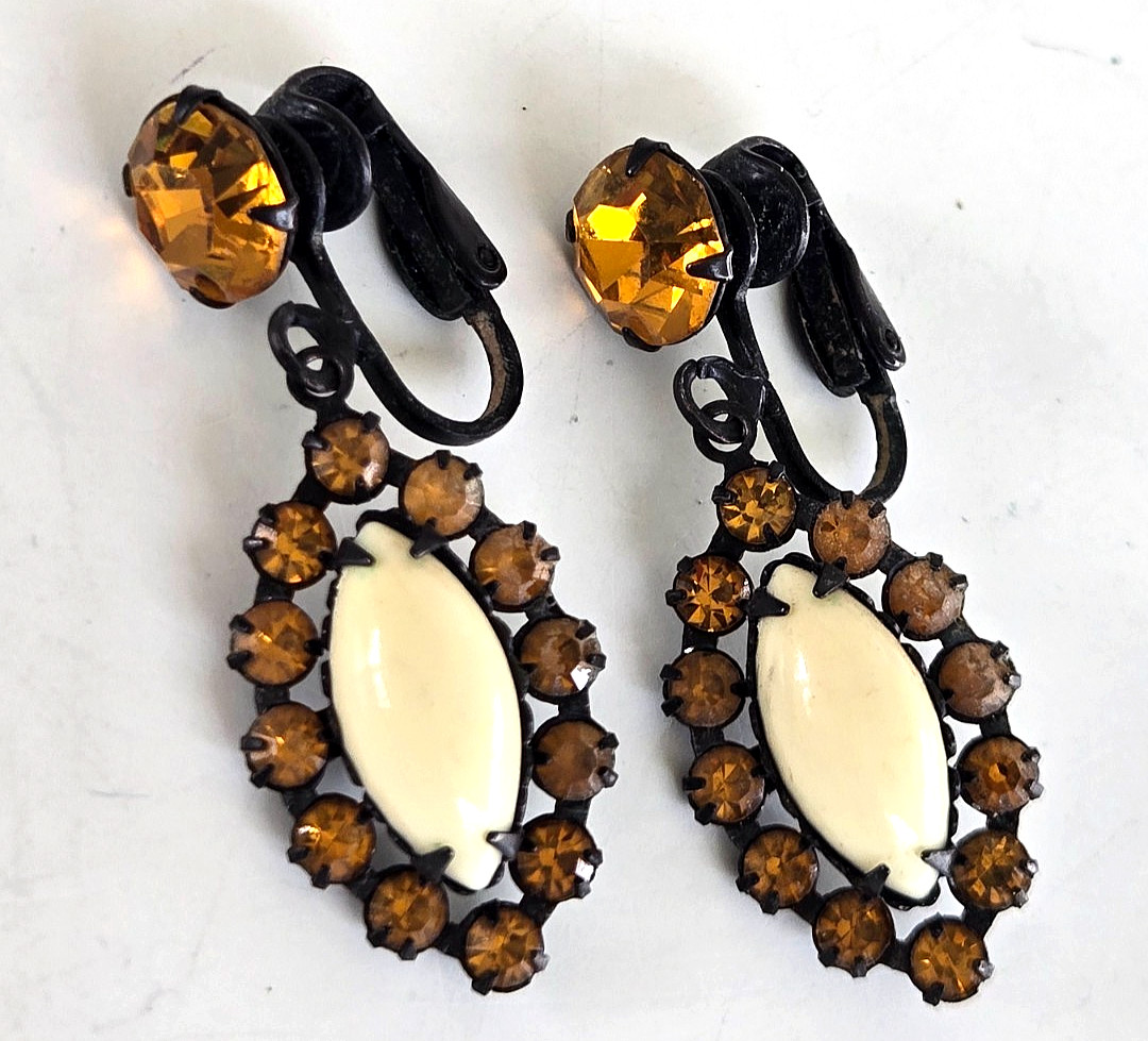 Vintage Amber Rhinestone & Cream Cab Black Enamel Dangle Clip Earrings 1-1/2″