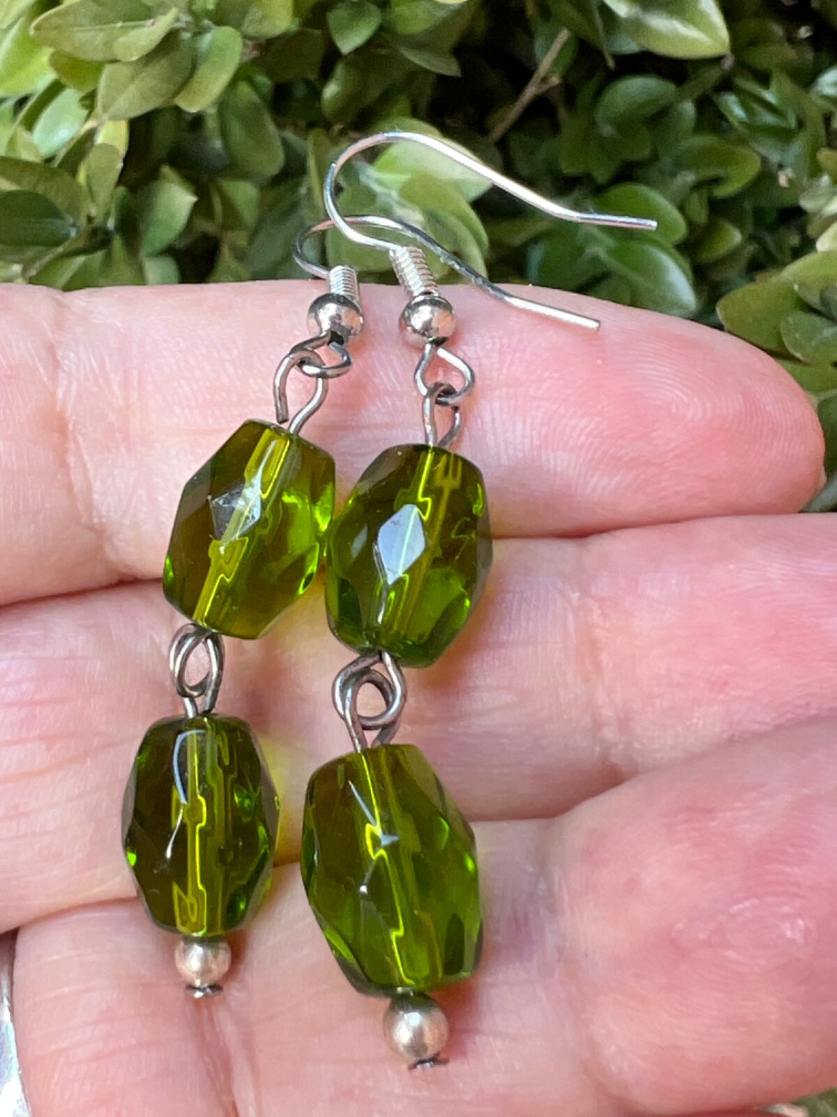 VINTAGE VIVID PERIDOT GREEN COLOR FACETED PASTE GLASS LONG DANGLE DROP EARRINGS