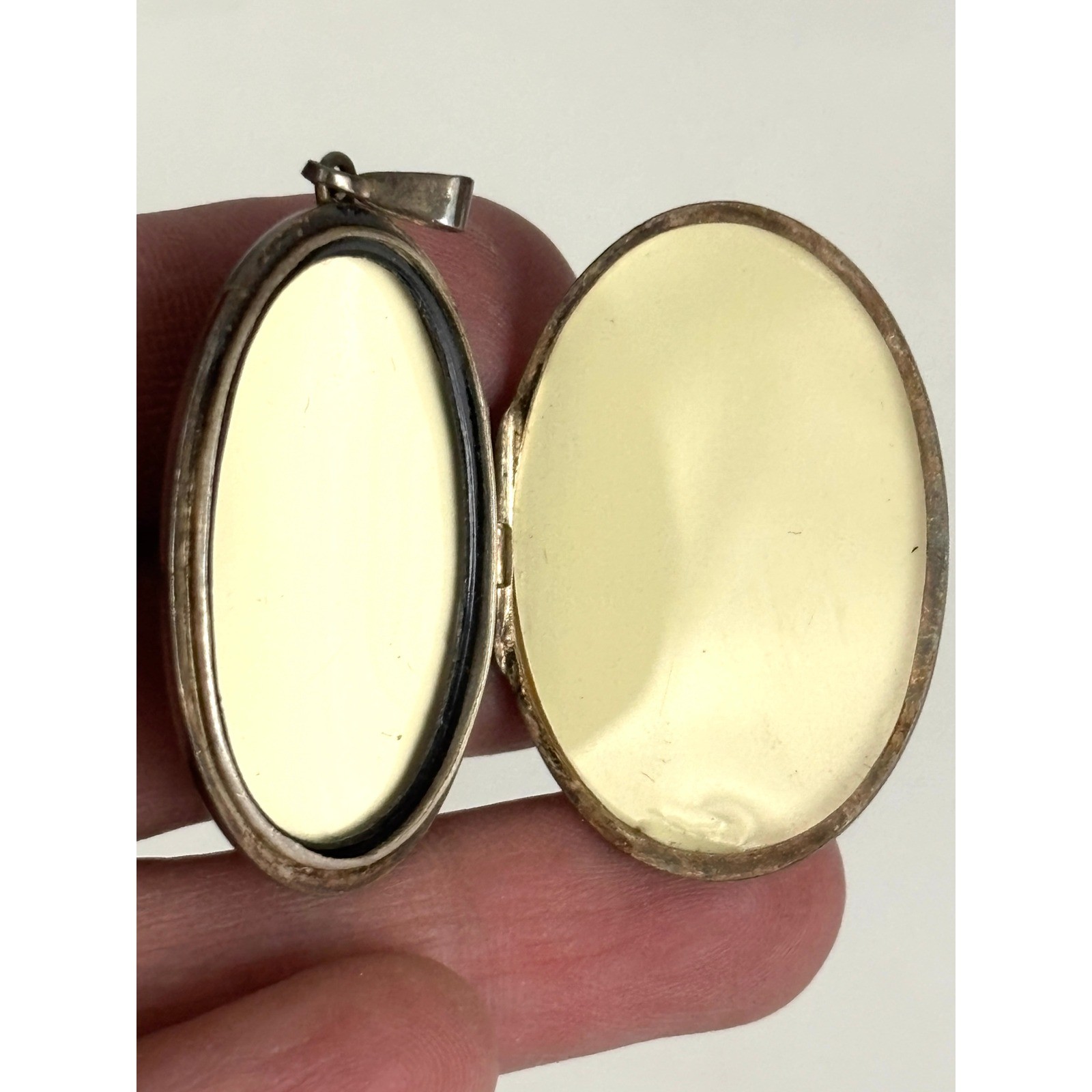 Vintage Sterling Silver Floral Engraved Oval Photo Locket 1971 Pendant