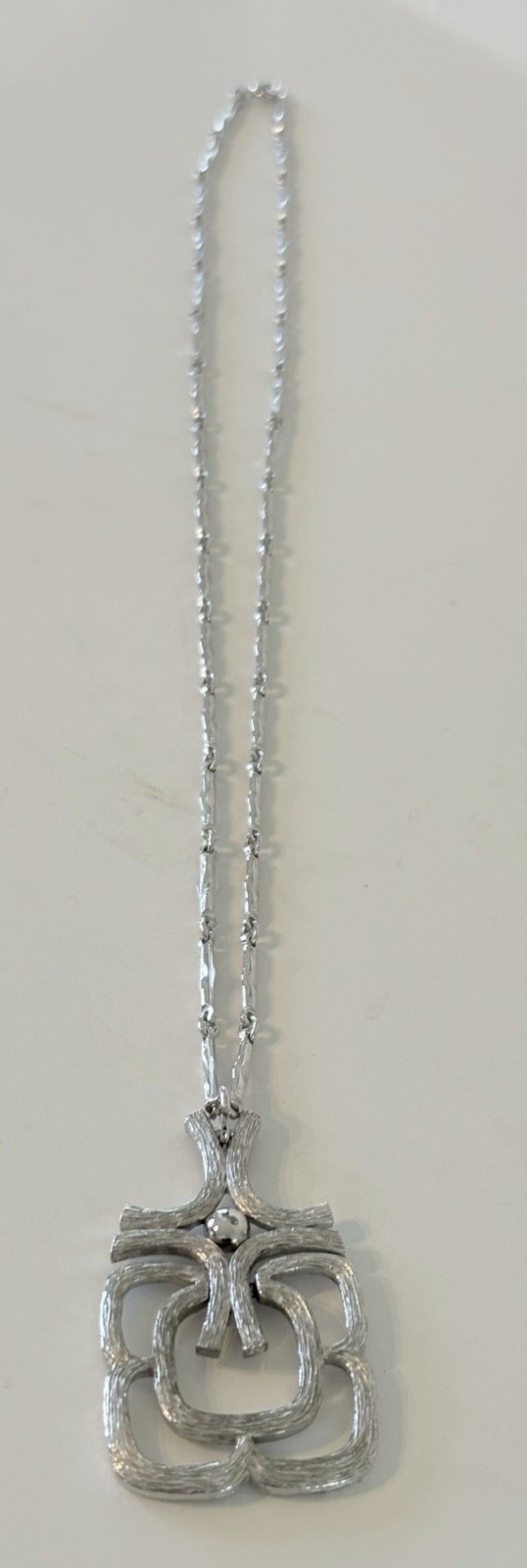 Vintage AVON Textured Silver Tone Articulated Pendant On 24″ Chain