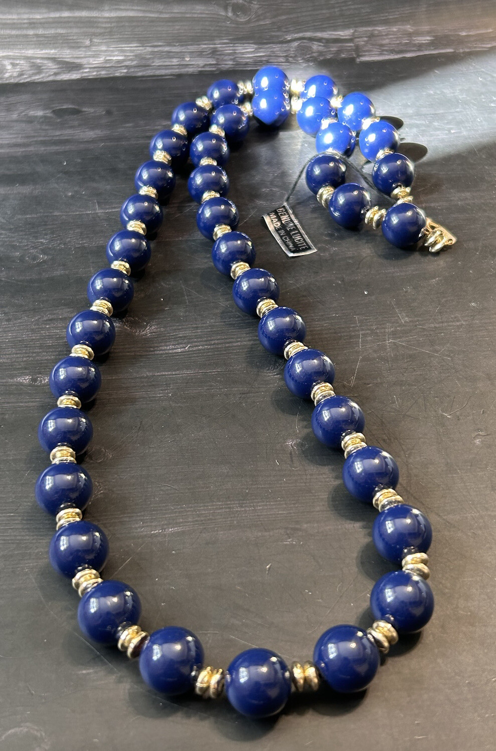 Vintage blue genuine lucite necklace Dark Blue BEAUTIFUL! Made In China! 15”