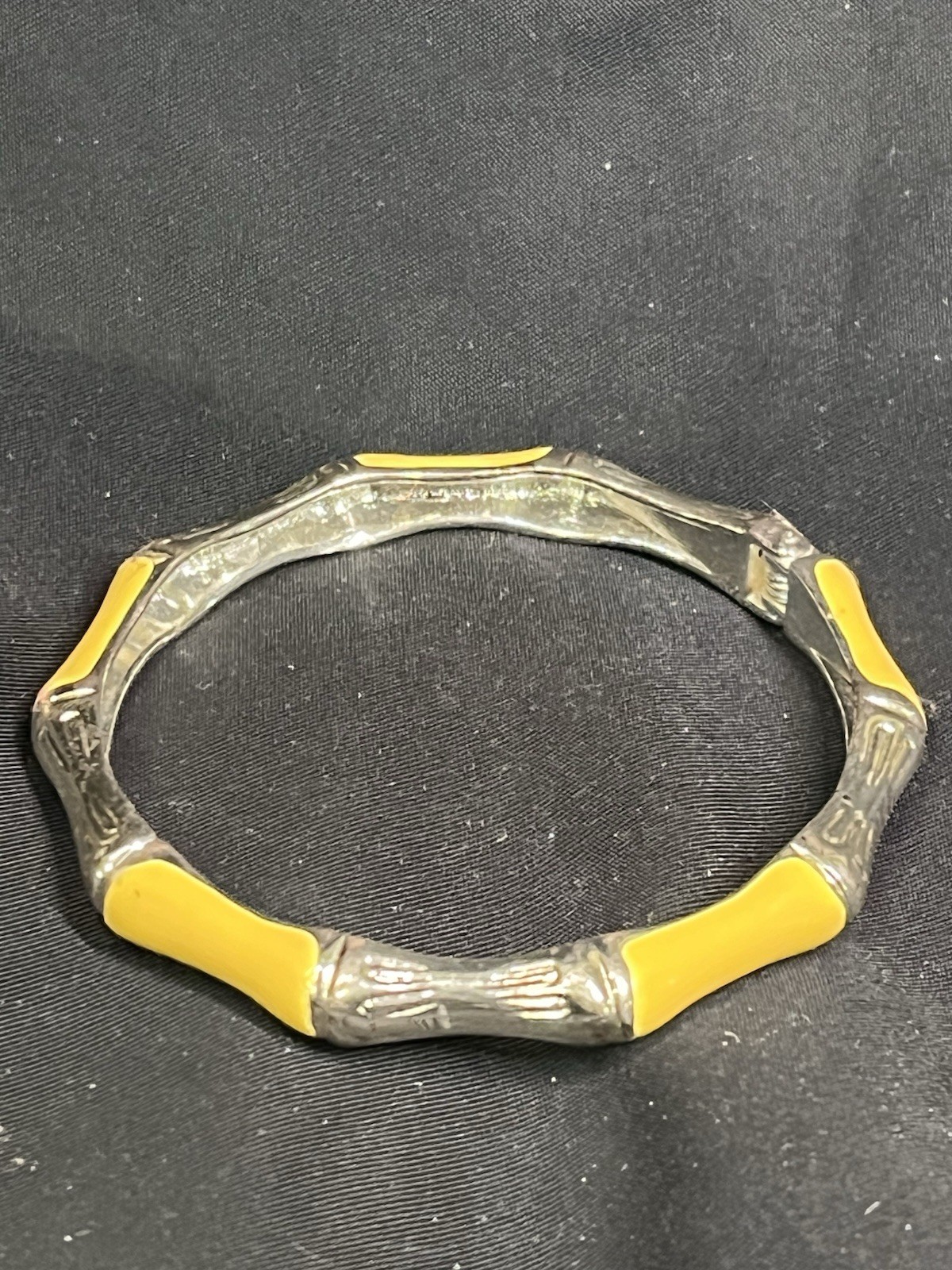 VINTAGE SILVER TONE YELLOW ENIMAL HINDGED BAMBOO BRACELET 7”