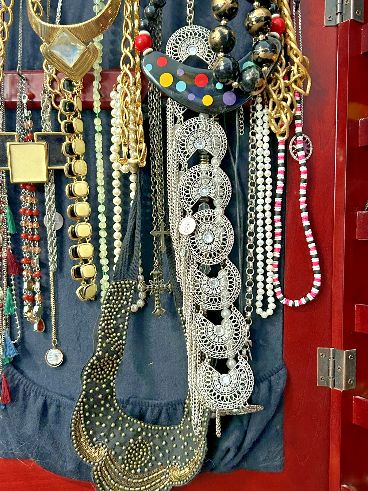Lot Costume Fashion Jewelry Vintage-Current Necklaces Bracelets Earrings etc.