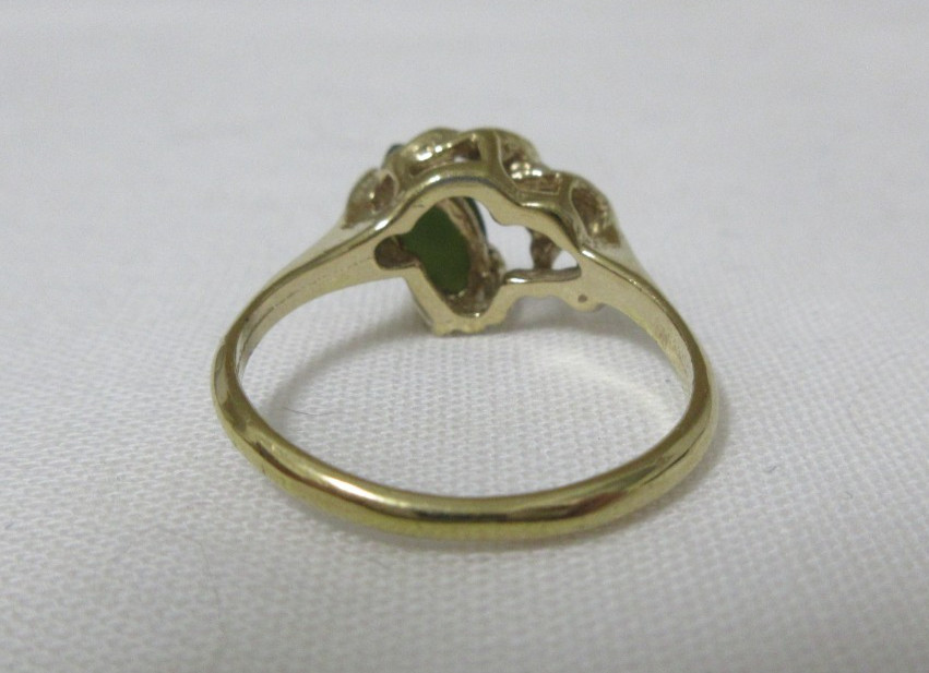 Vintage 18k HGE Jade and Cubic Zirconia Ring Size 6 3/4