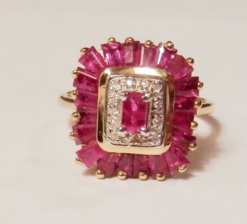 Beautiful Samuel Aaron Red Ruby & Diamond Accent 14K Yellow Gold Ring 6