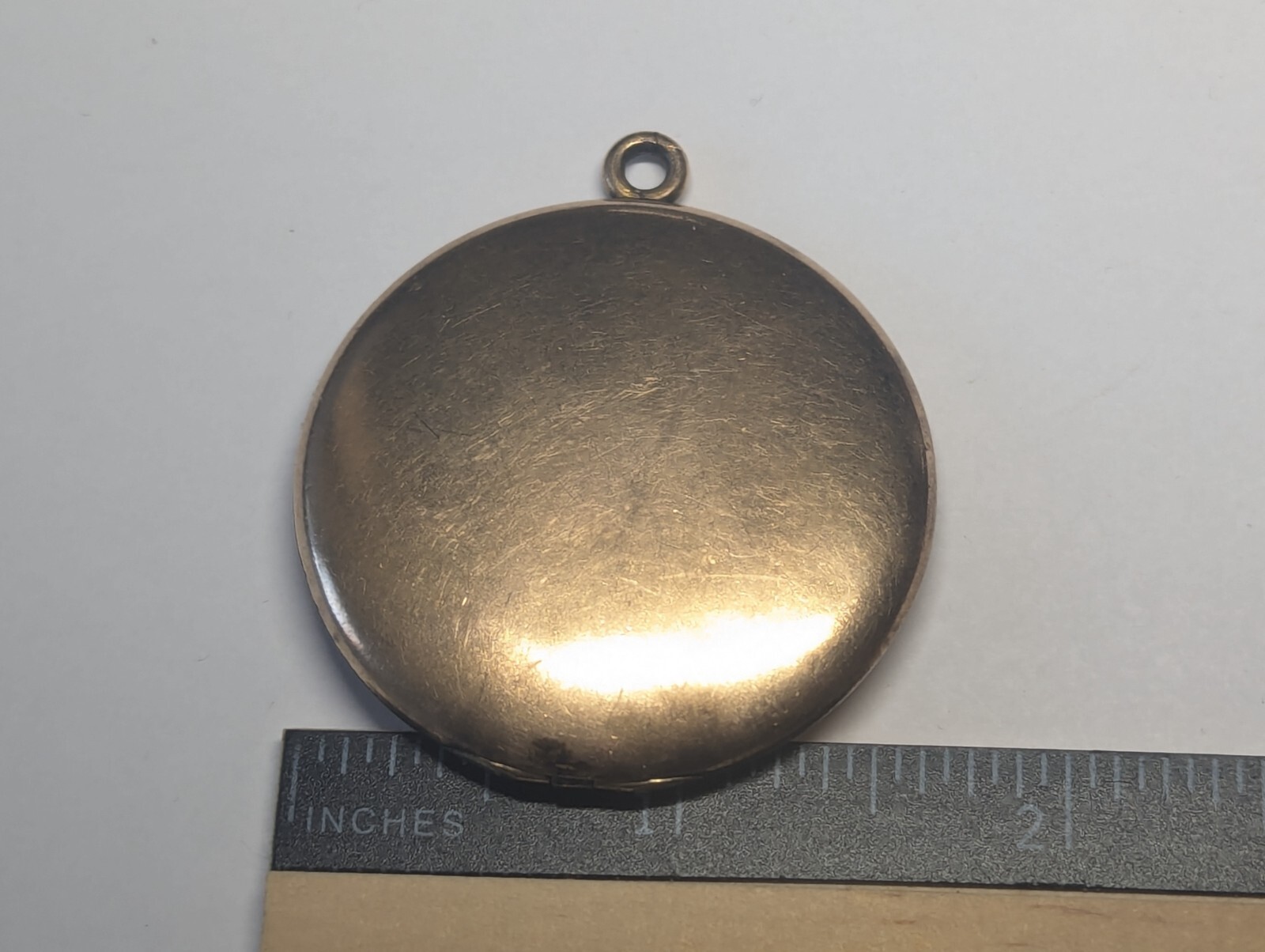VINTAGE GOLD FILLED PHOTO PICTURE LOCKET PENDANT MONO ABOUT 1 10/16″ WIDE