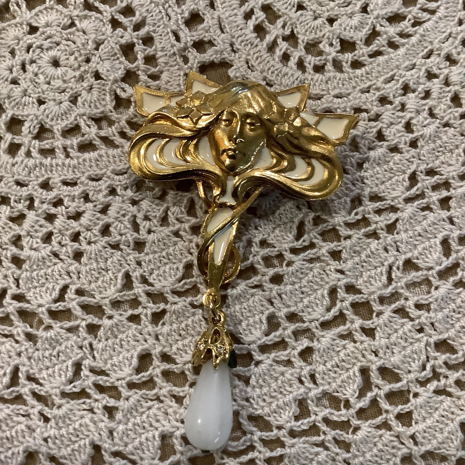 Fairy whimsical Gail Schubert Art Nouveau fantasy goddess gold vintage brooch 3″