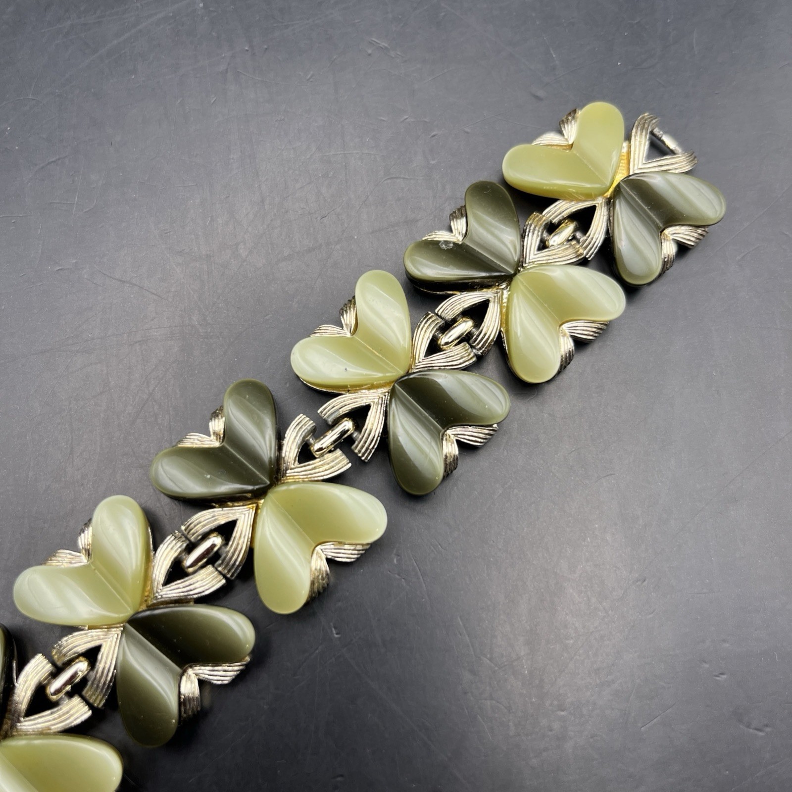 Vintage Coro Thermoset Bracelet Chunky Green Gold Tone Heart Mid Century 7.25 In