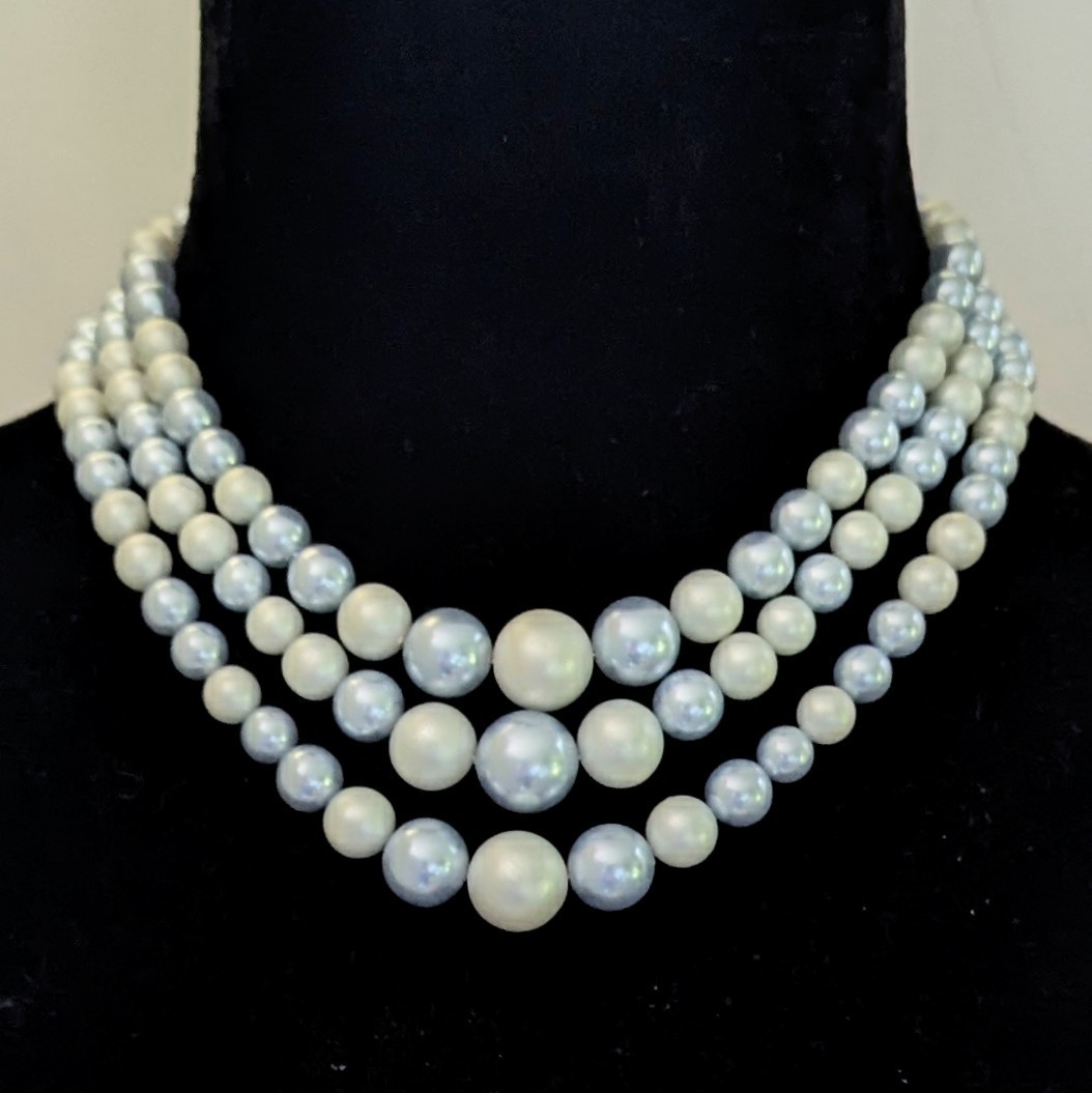 1960’s Faux Pearl 3 Strand Blue White Bead Choker Vintage Necklace Japan 15″-17″