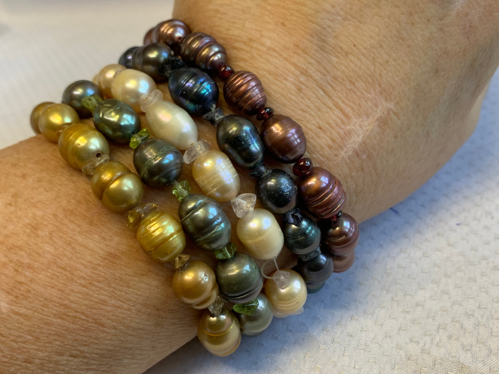 Vtg Pearl Jewelry Lot 19″ Necklace & Bracelets Multicolor AIL Aluma USA Inc