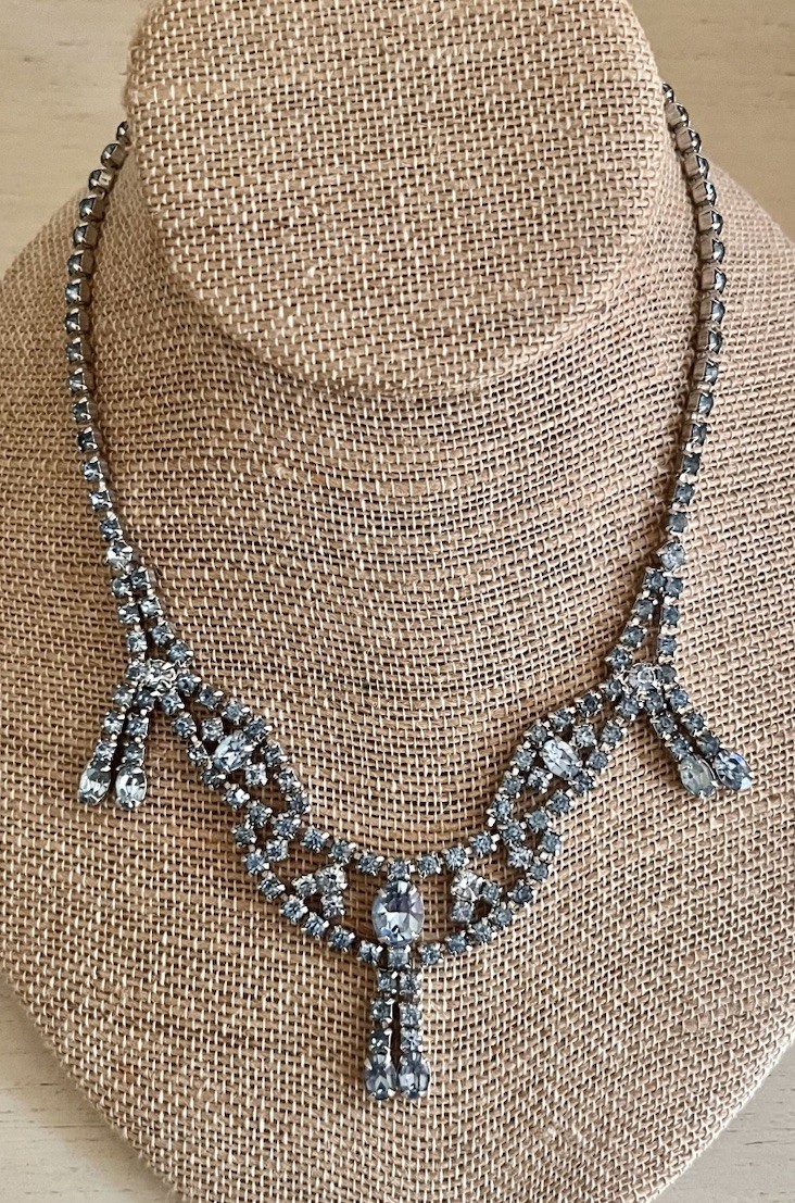 Vintage Weiss Unsigned Light Ice Blue Crystal Silver Chandelier Collar Necklace