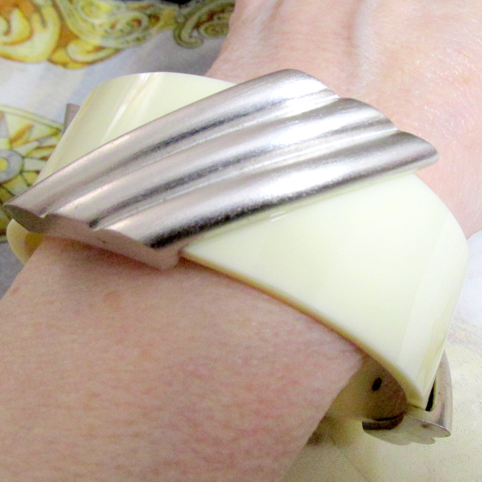 VTG RUNWAY MONET OFF WHITE LUCITE SILVER DECO MODERNIST BRACELET ‘DIRECTIVES’