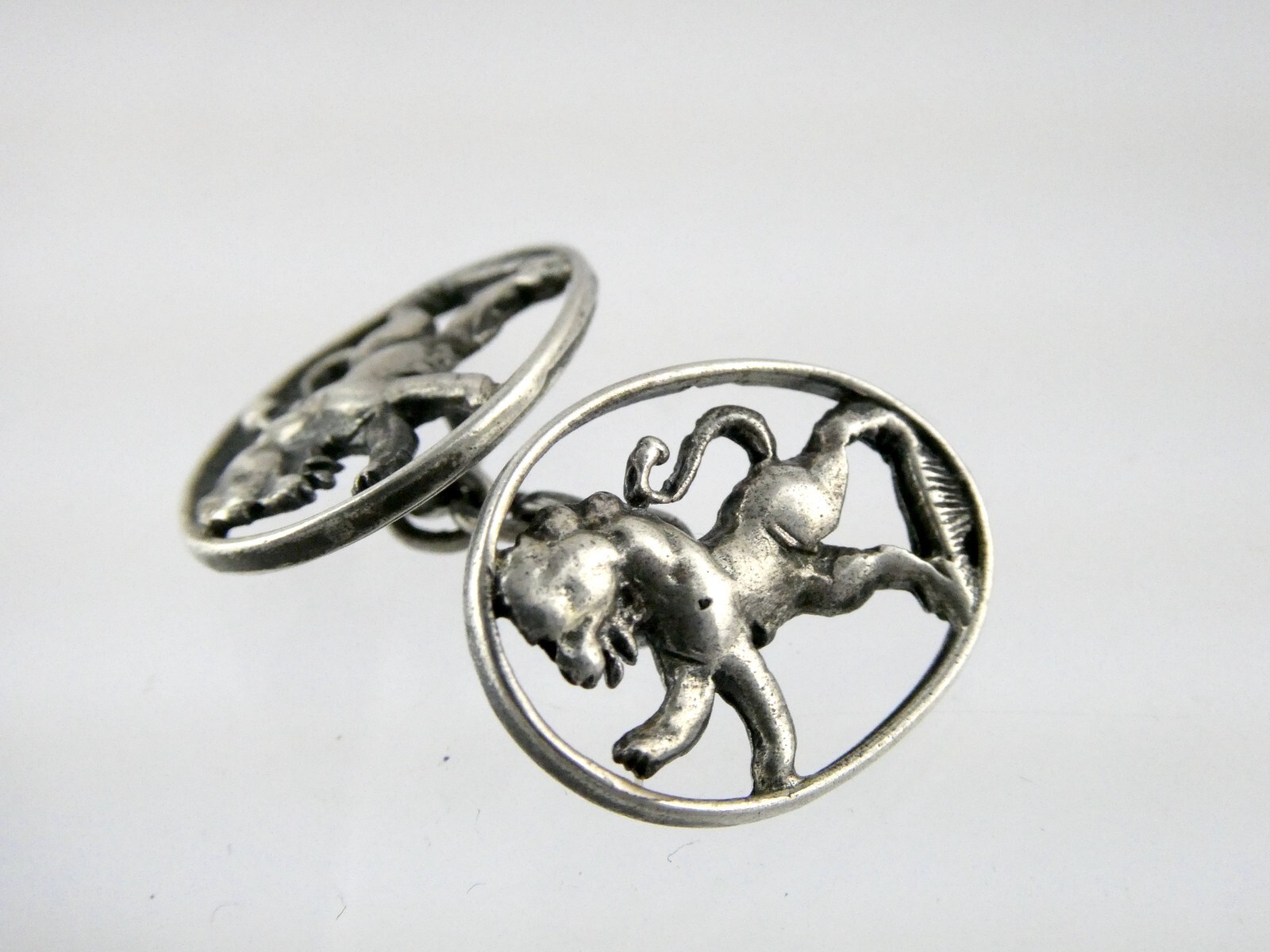Vintage SINGLE Unmarked Sterling Silver Lion Rampant Cufflink 3.3g 5/8 In Front