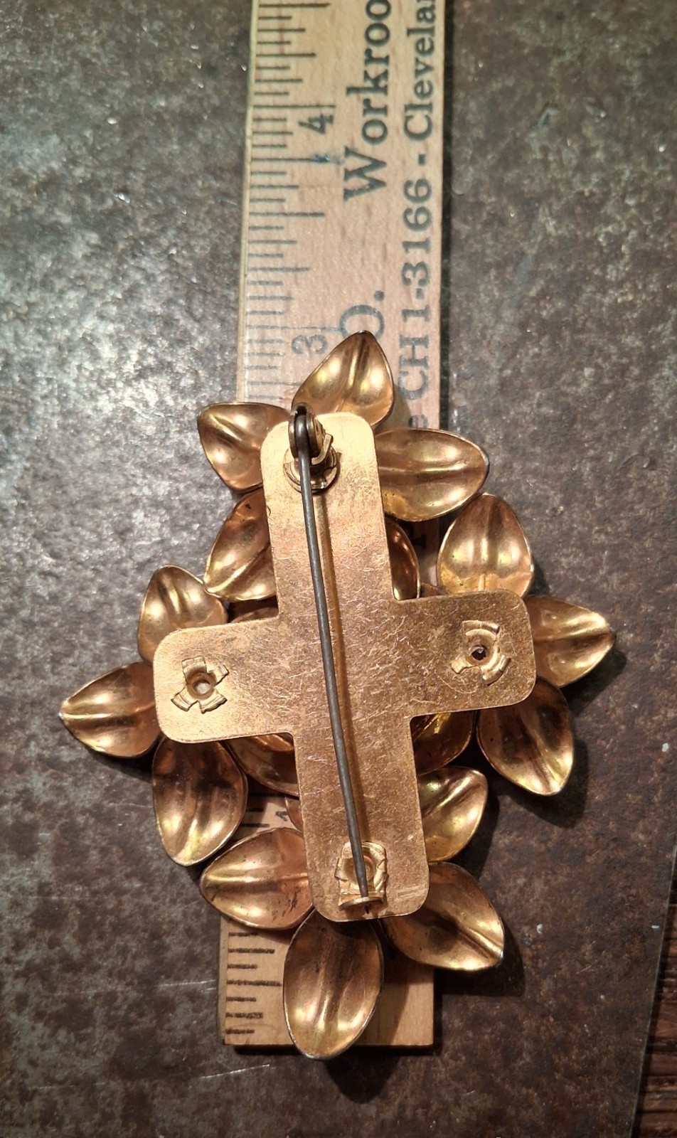 Vtg Gold tone 4 Flower Bouquet Faux Pearl Brooch 2.75″ 3D Posy Floral Pin Large