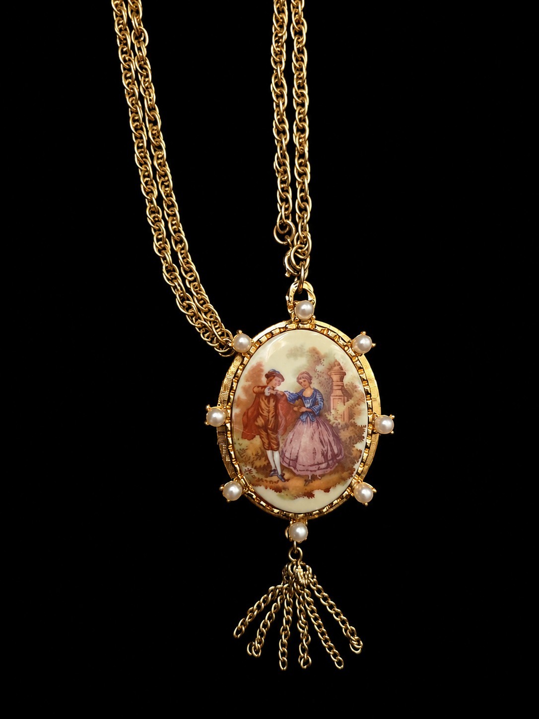 VICTORIAN COLONIAL GOLD TONE LOCKET NECKLACE WITH TASSEL AND FAUX PEARLS