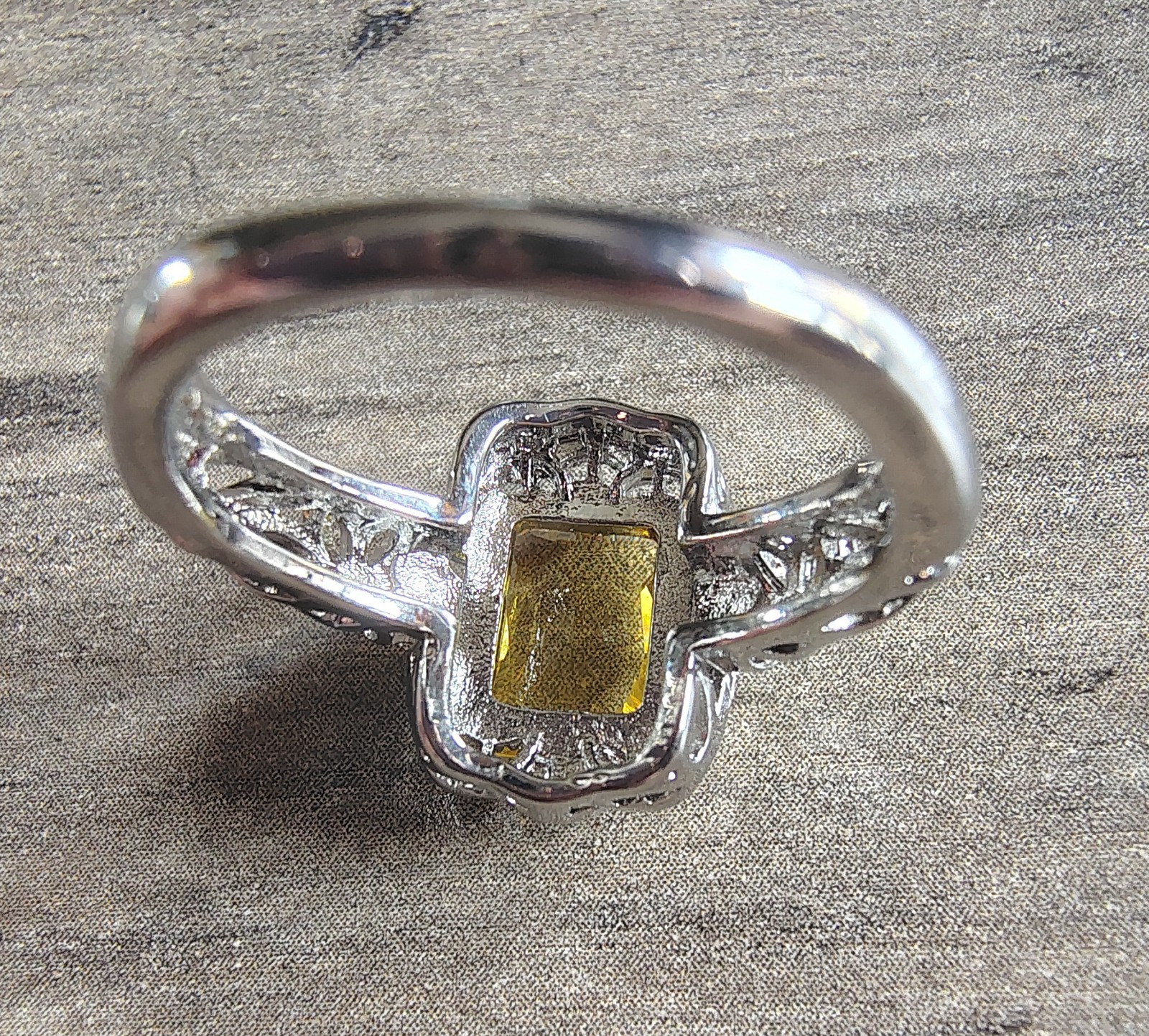 Vtg Sz 7 Costume Jewelry Ring Yellow Stone Silver Tone Business Casual Gift