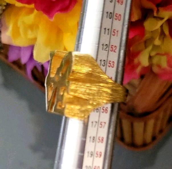 Robert Indiana LOVE Ring Design Pop Art Goldtone Over Brass Size 7.25 Vintage
