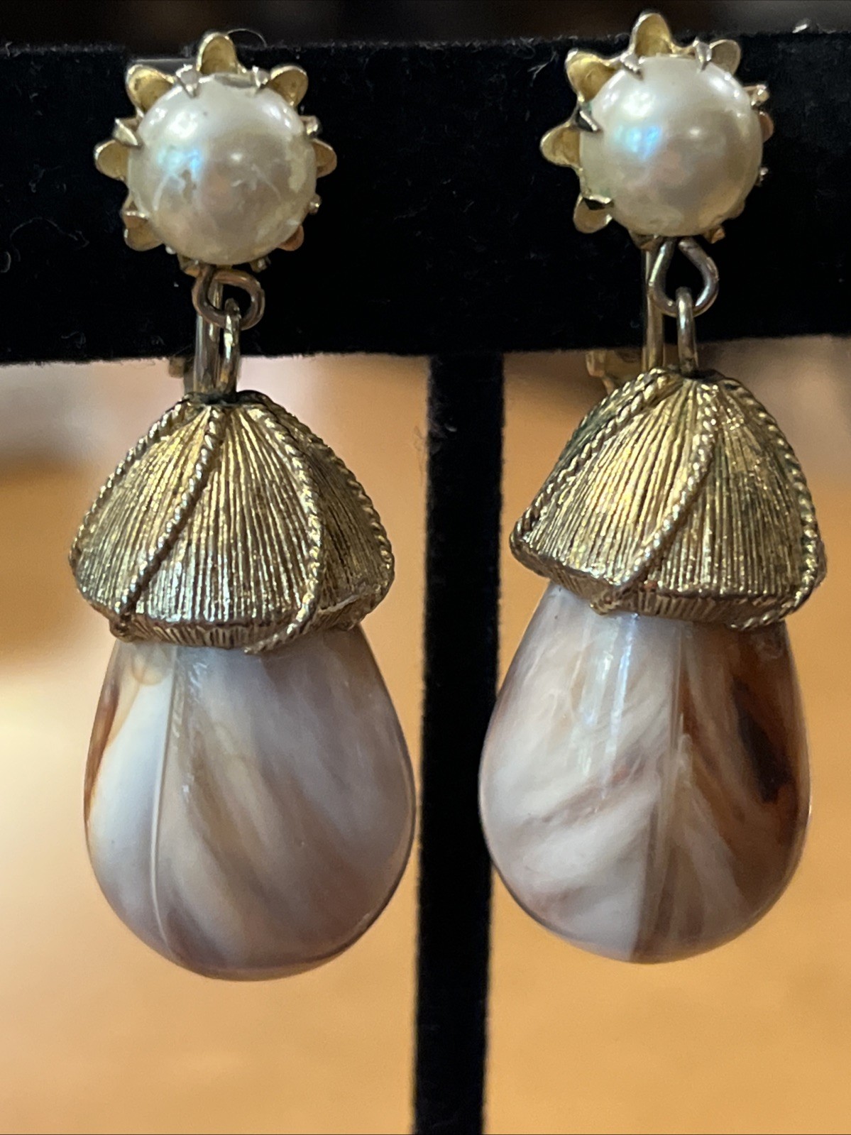 Vintage Classic Coro Dangle Drop Pearl Cabochon Swirled Lucite Clip On Earrings
