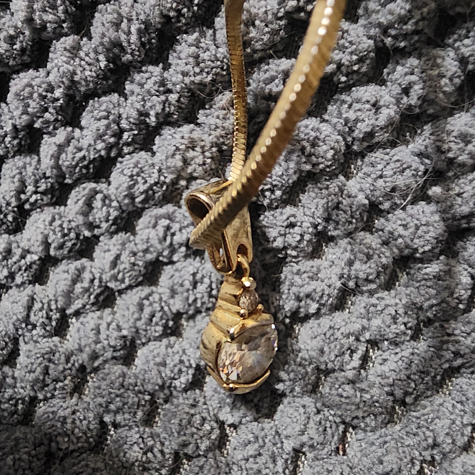 Vintage Gold Tone Necklace Large & Small Rhinestone Faux Diamond Pendant 18.5″