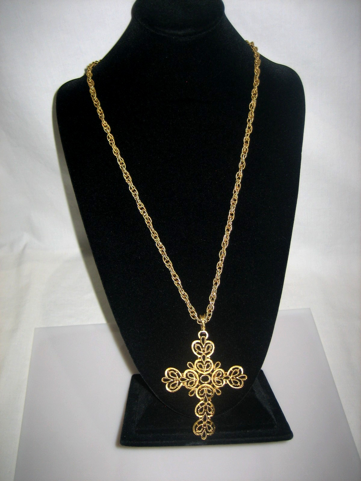 Crown Trifari Vintage Large Ornate Gold Tone Filigree Religious Cross Necklace
