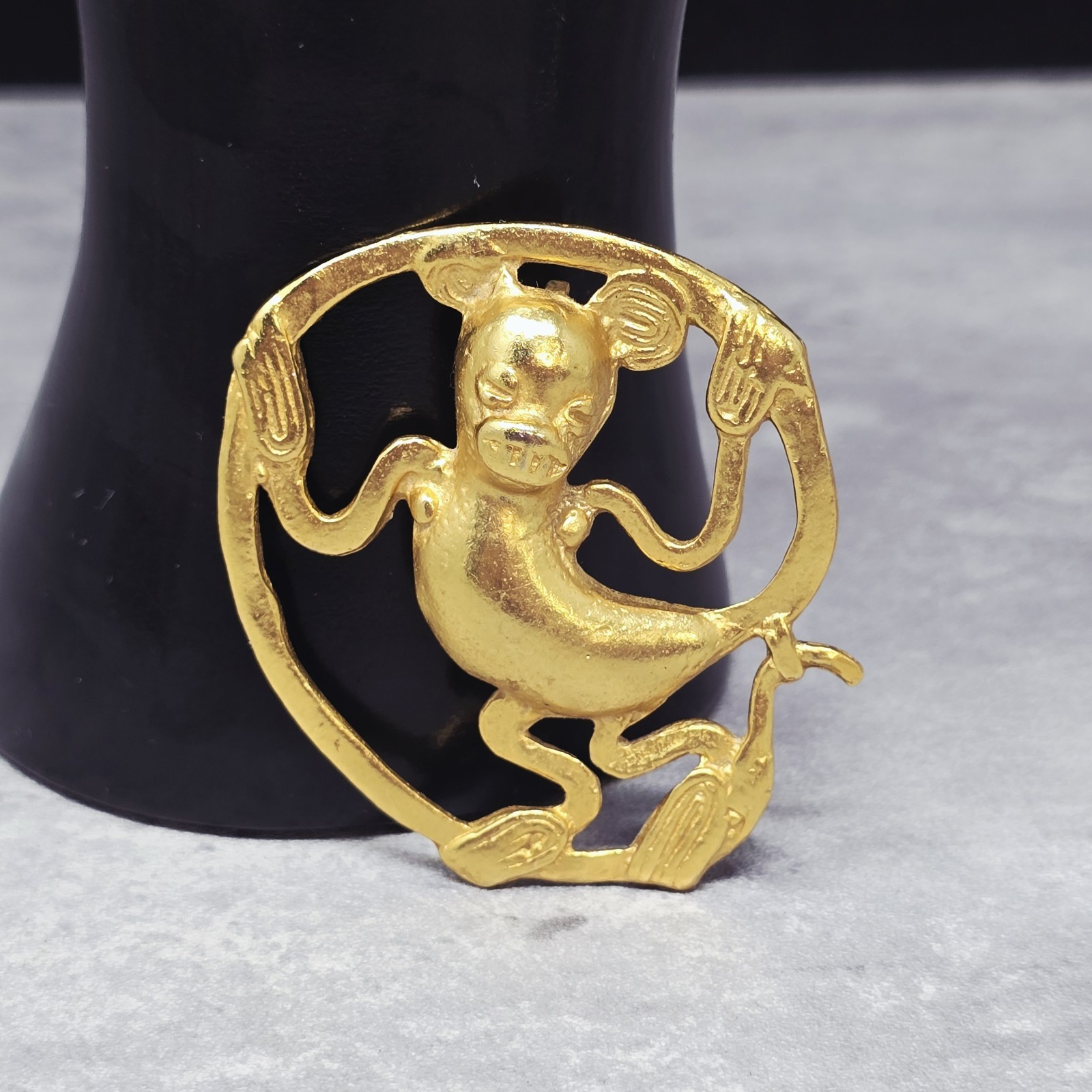 Vtg Signed Alva Studios Monkey Aztec Inspired Brooch Goldtone Gold Plated 2.25″