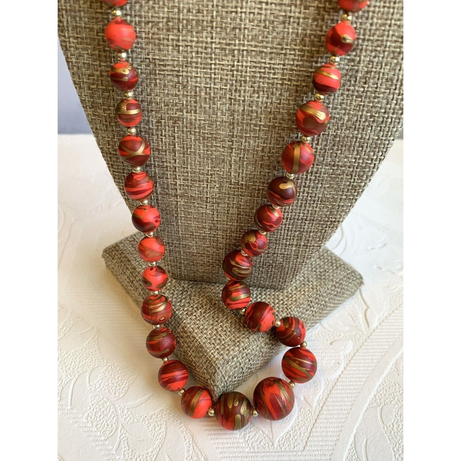 Vintage Red Gold Beaded Necklace 60s-70s Graduated Swirl Beads Barrel Clasp 24″