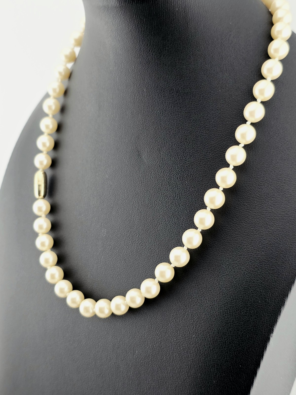 Vintage Hand Knotted Cream Glass Pearl Necklace Gold Tone Screw Barrel Clasp 17½