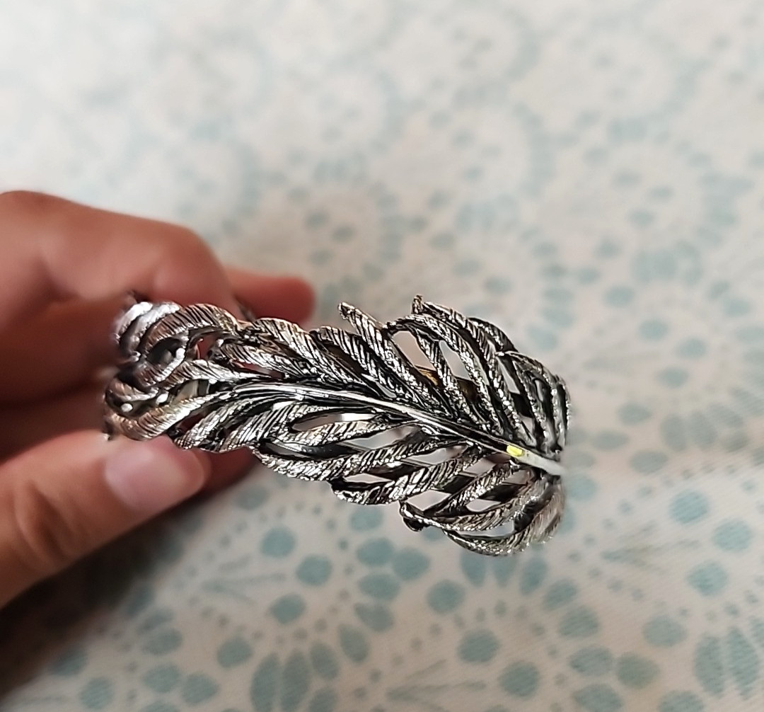 Vintage Silver Toned Hinged Bangle Bracelet Floral/Leaf Motif MCM