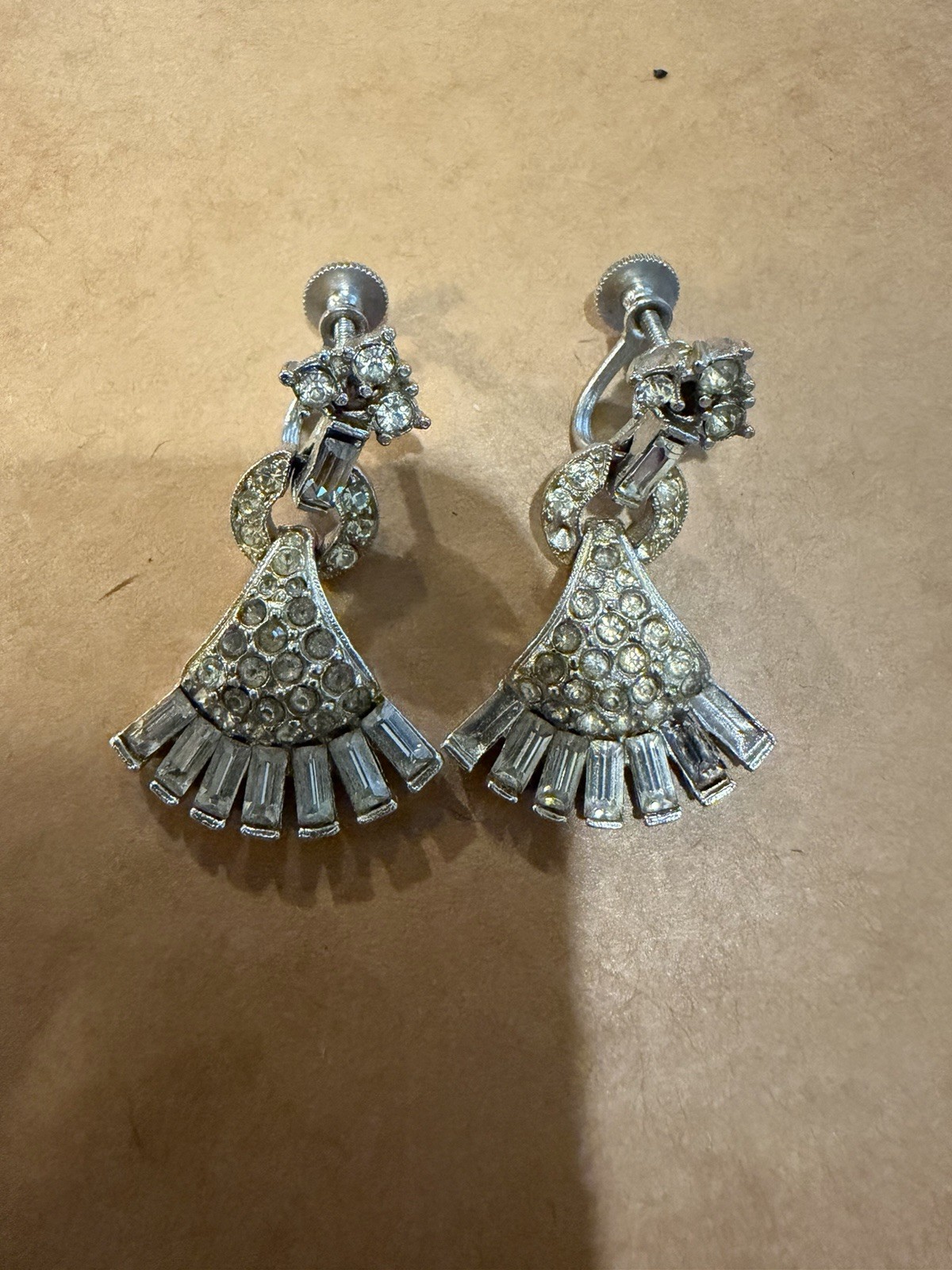 Vtg Rhinestone Fan Shape Dangle Earrings – Screw Back