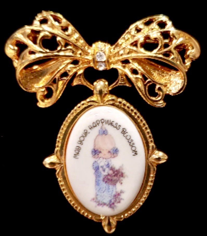 1999 PRECIOUS MOMENTS NECKLACE BROOCH Pin NOS By Avon “May Your Happiness Bloom”
