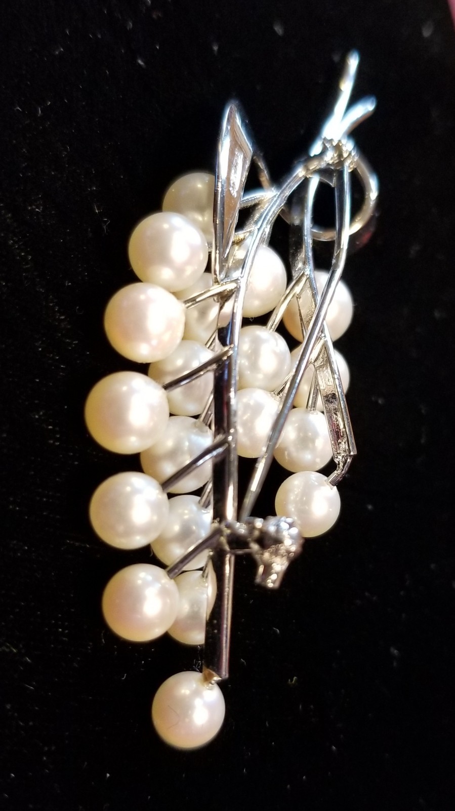 Classic Modern sterling Silver Bunch of Grapes High Luster Pearl Brooch pin