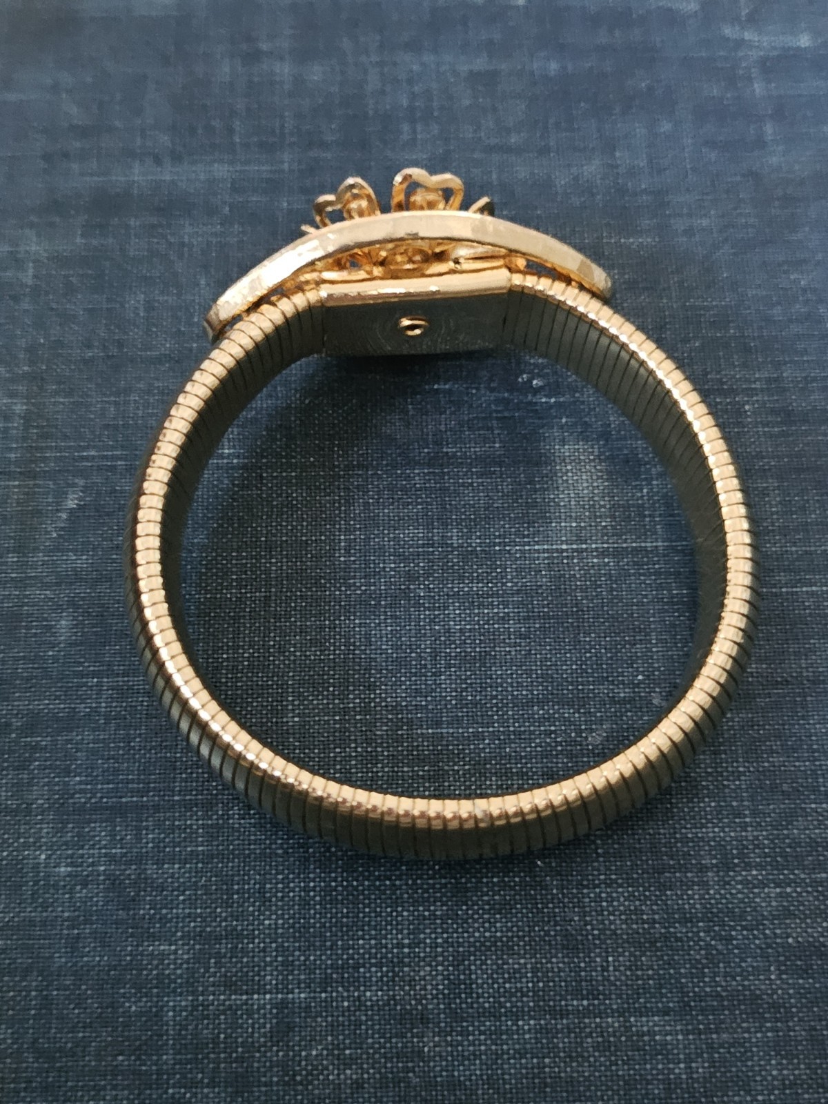 Vintage Coro Pegasus Goldtone Expanding Stretchy Metal Aqua Rhinestone Bracelet