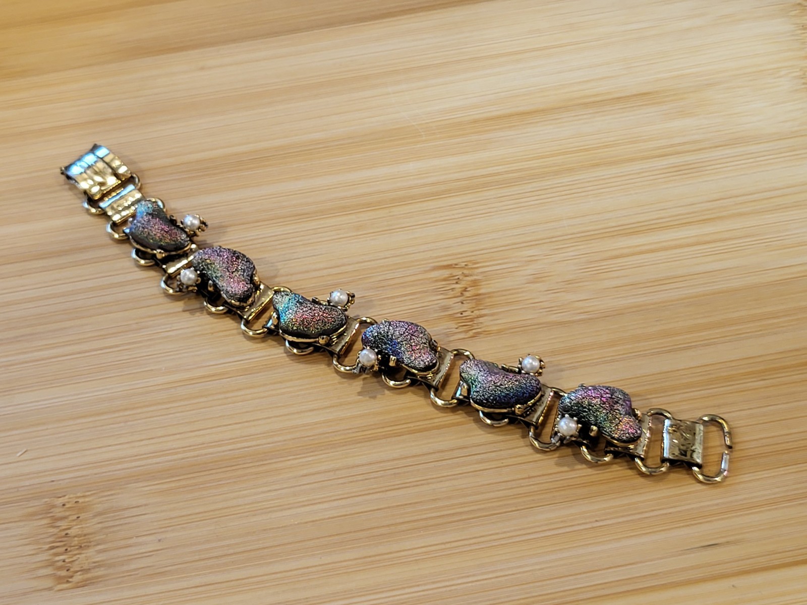 Vtg Purple Peacock Iridescent Color Faux Lava Pearl Panel Gold Tone 7″ Bracelet