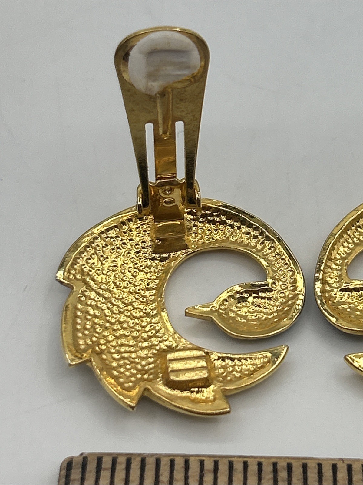 VTG “Orena Paris”? Enamel Gold Tone w/ Black Accents Swan Clip On Earrings